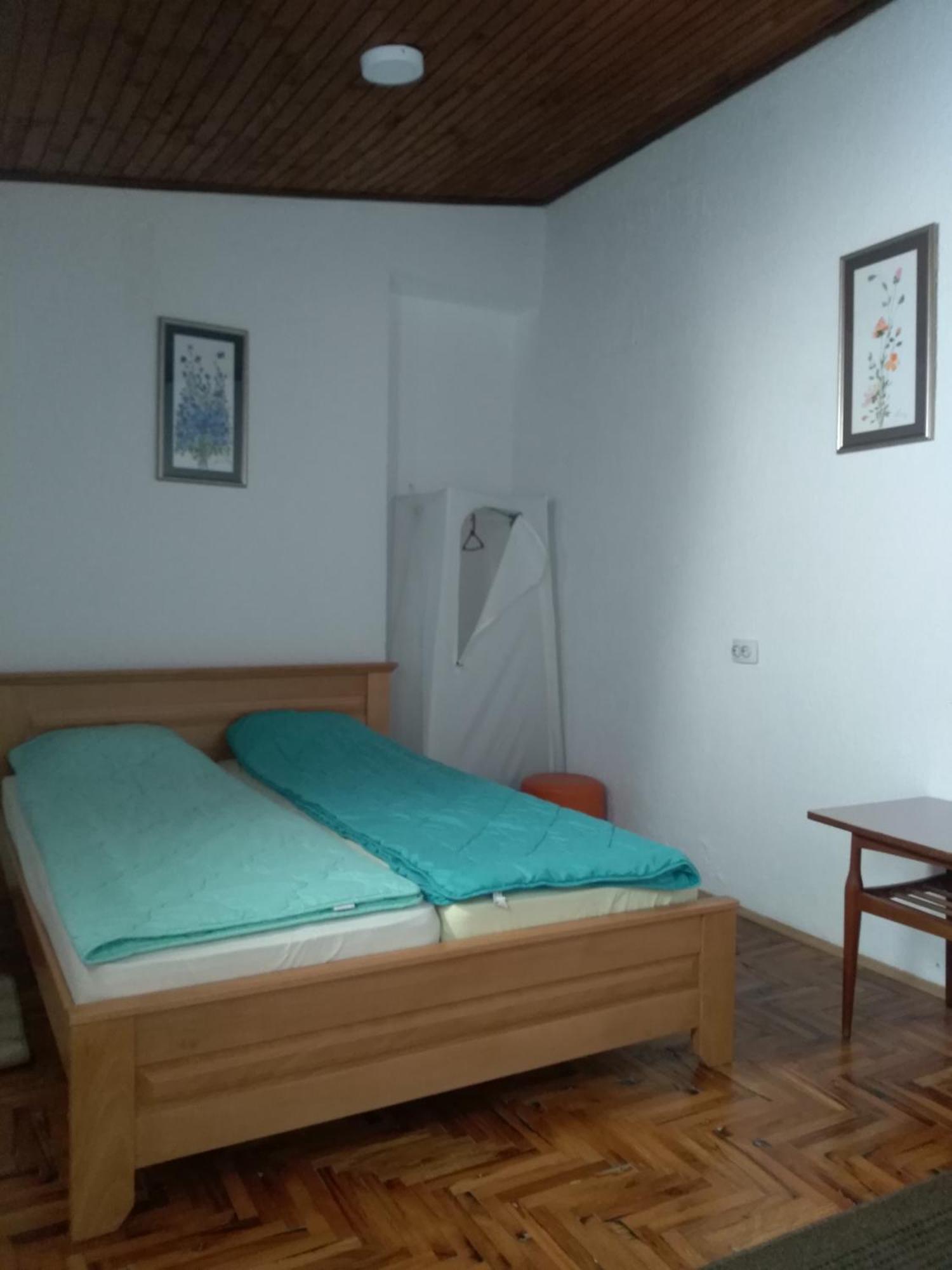 Hostel Trajan Доньи-Милановац Экстерьер фото